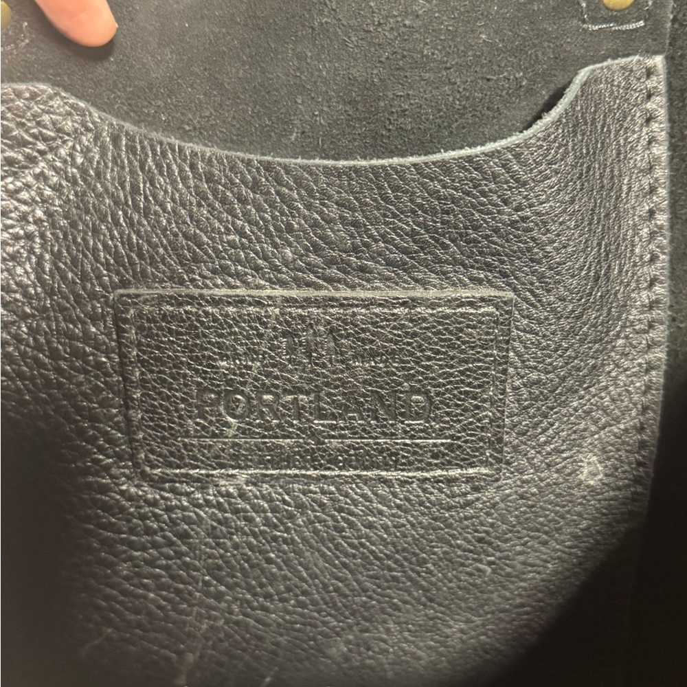 Portland Leather Pebbled Black Leather Bag with Crossbody Strap - Picture 4 of 4